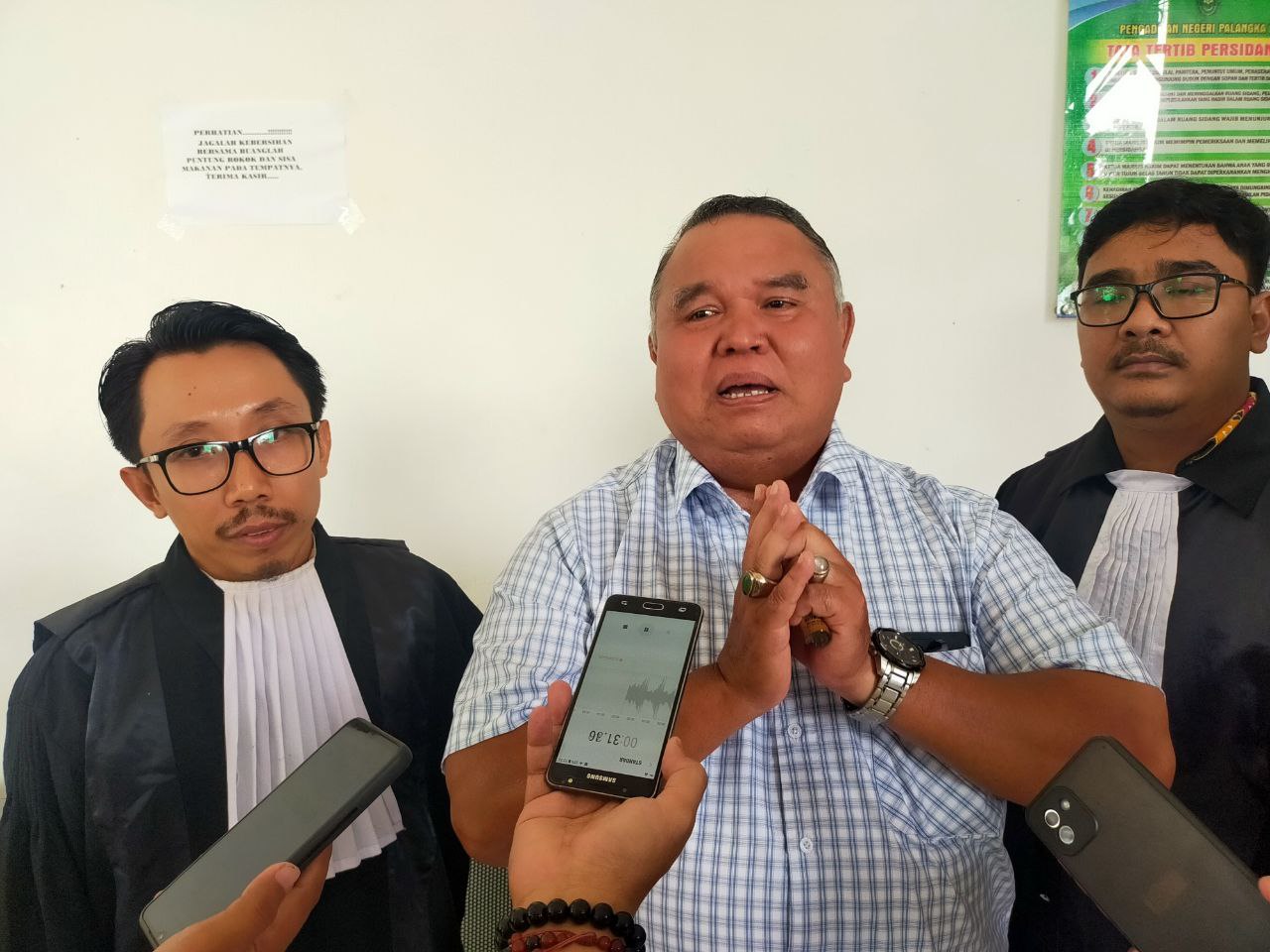 SIDANG KORUPSI KONTAINER-Tangis Bahagia H Akhmad Gazali Divonis Lepas