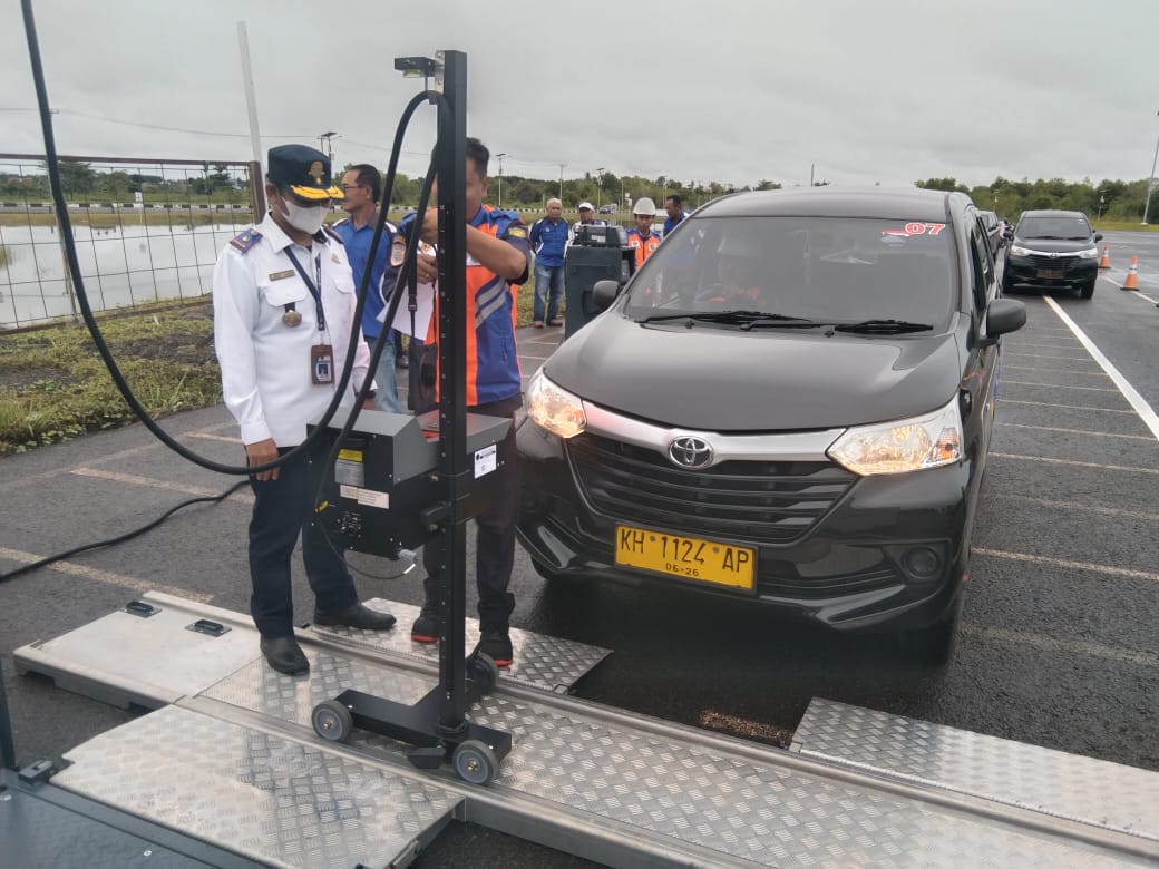 Ratusan Kendaraan Bandara di Uji KIR