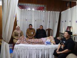 Bupati Sambangi Rumah Duka Camat Telawang