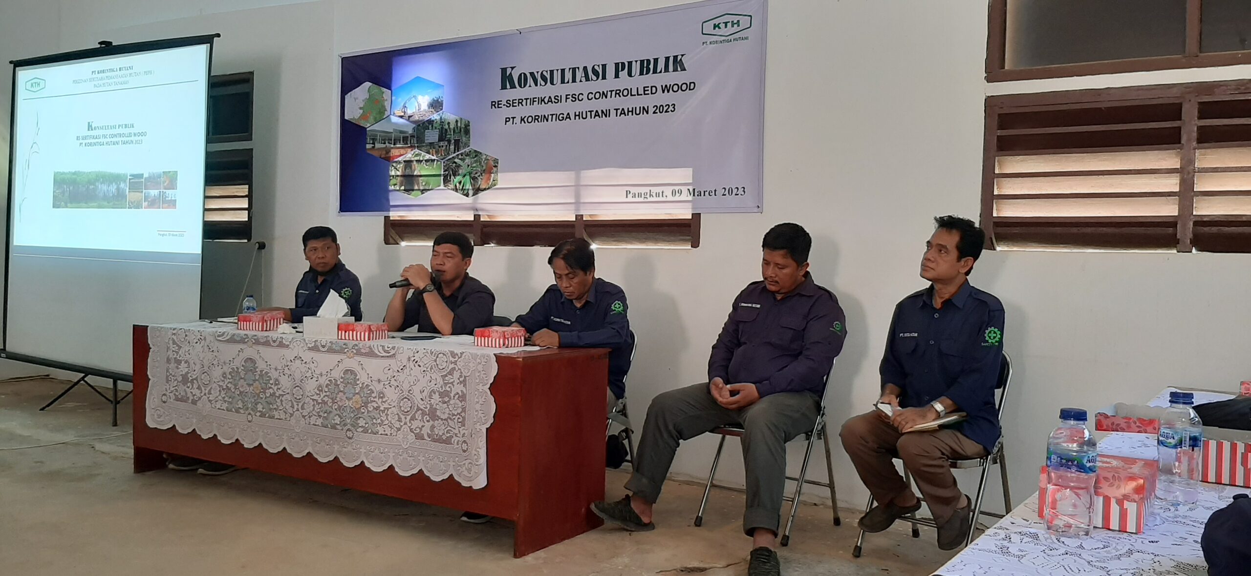 KOMITMEN PENGELOLAAN HUTAN LESTARI-PT. Korintiga Hutani Gelar Konsultasi Publik FSC Controlled Wood 