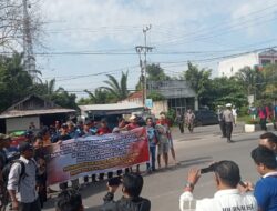 RATUSAN SOPIR DEMO DI DEPAN GEDUNG DPR