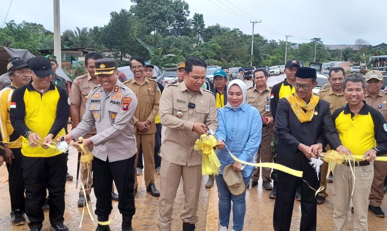 Bupati Lamandau Resmikan Jalan Penghubung Perigi-Beruta