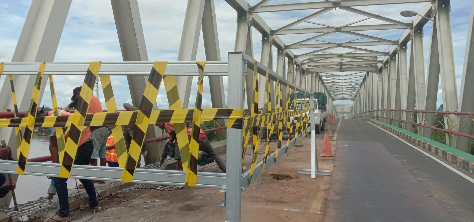 Pengendara yang Melewati Jembatan Sei Katingan Diharap Bersabar