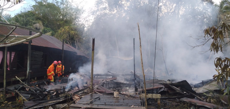 Kebakaran Hanguskan 4 Rumah di Desa Bengkuang Makmur