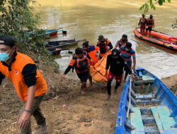 Truk Terjun ke Sungai, Sopir Tewas Truk Terjun ke Sungai, Sopir Tewas