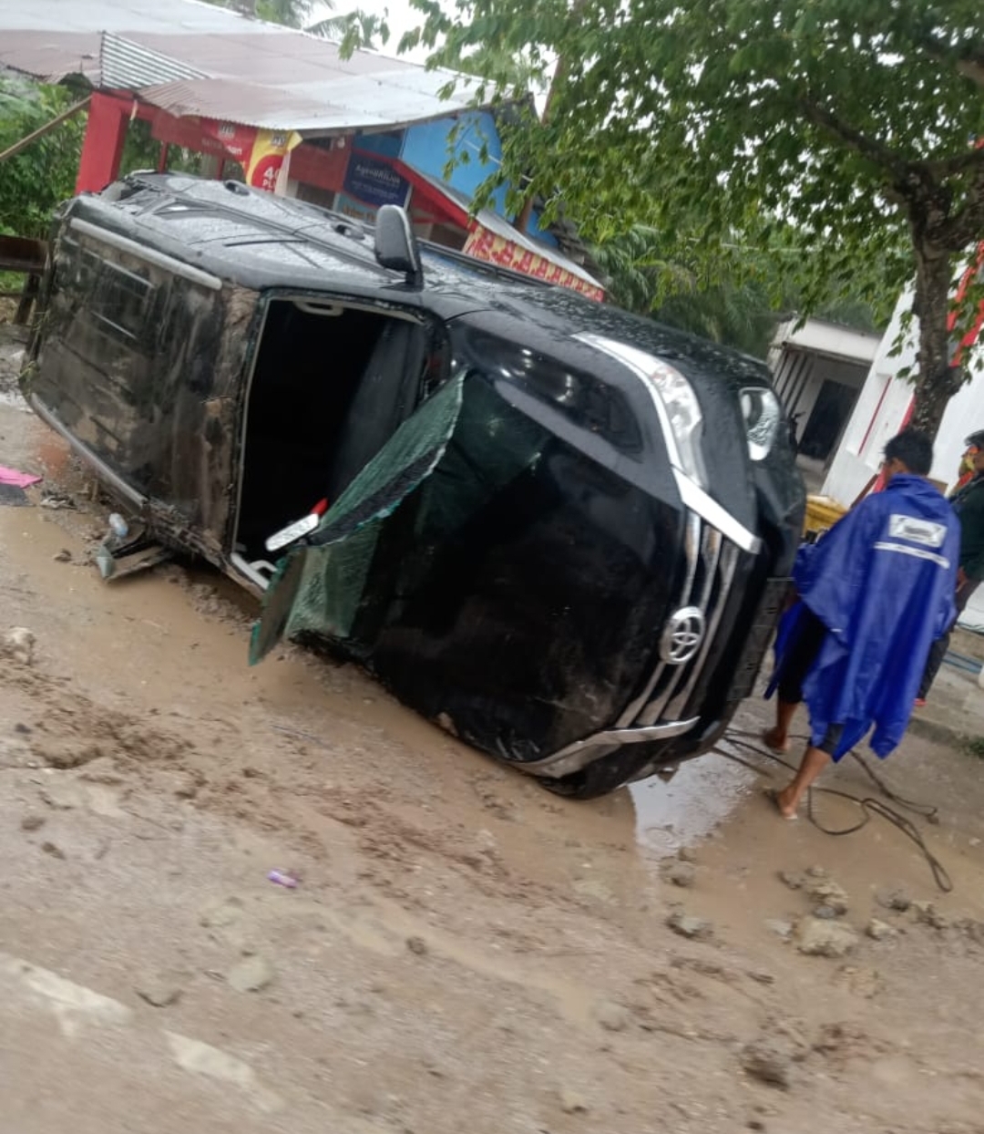 Mobil Sekda Seruyan Kecelakaan