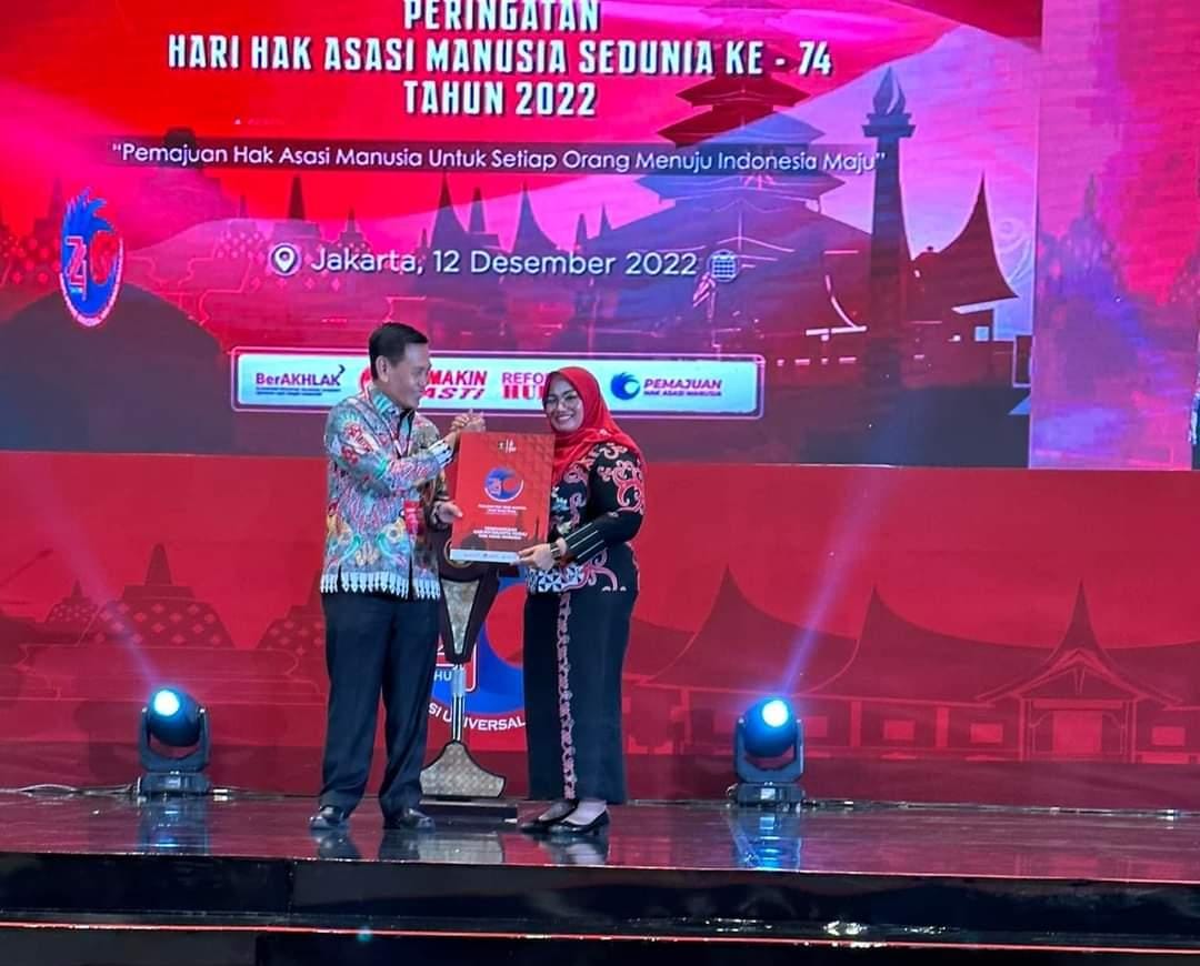Pemkab Kotim Terima Penghargaan Kabupaten Peduli HAM