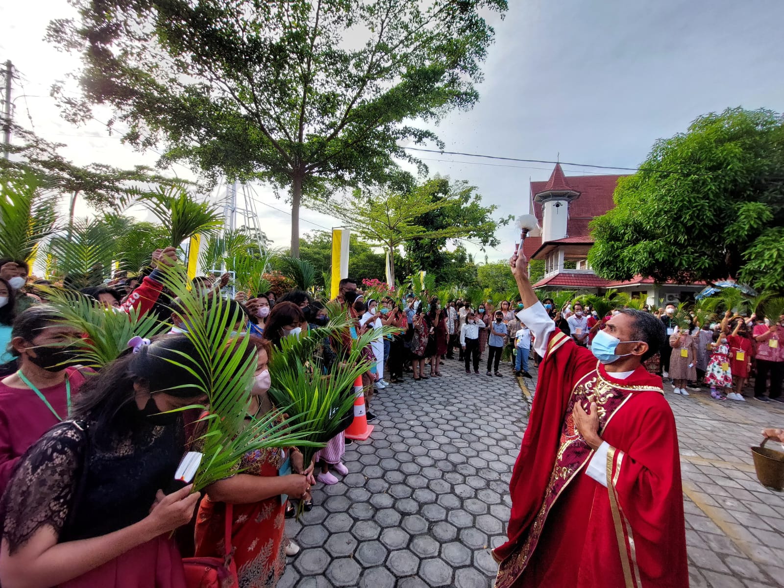 PEKAN SUCI PASKAH -Umat Nasrani Diajak Semakin Peduli dan Mengasihi