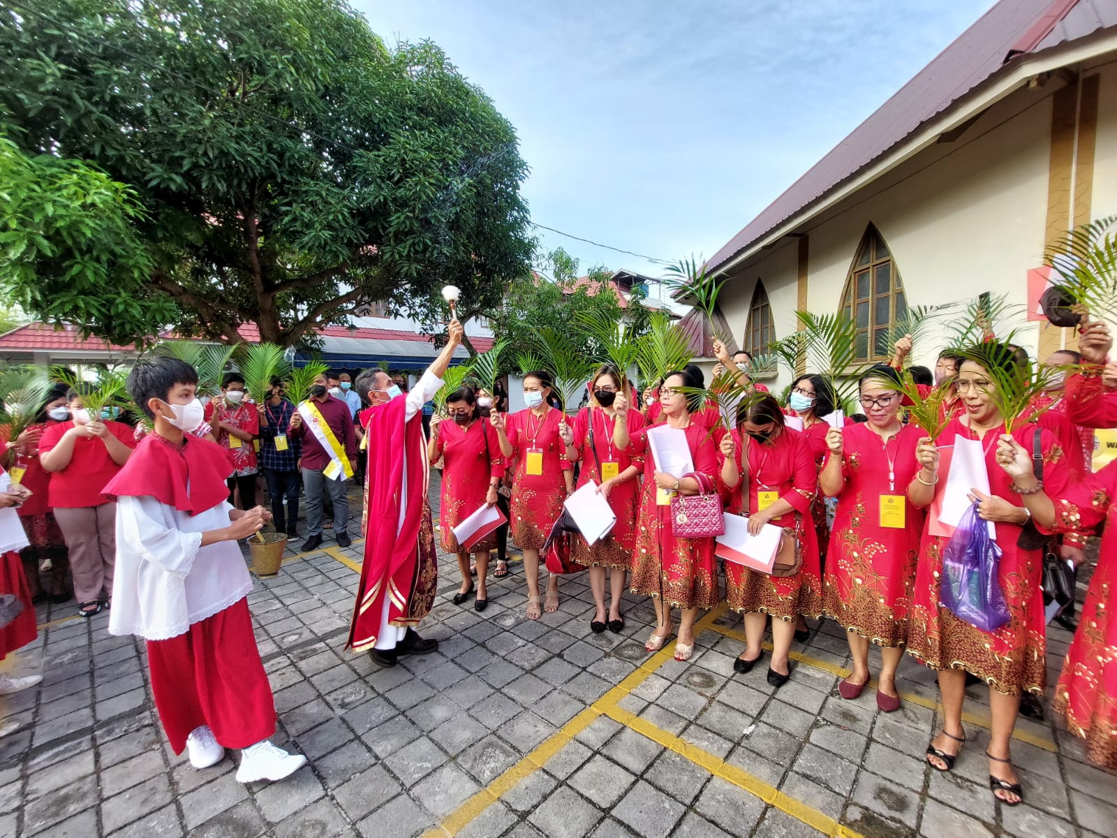 PEKAN SUCI PASKAH -Umat Nasrani Diajak Semakin Peduli dan Mengasihi
