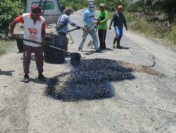 Persiapan Libur Lebaran, Dinas PUPR Kobar Perbaiki Askes Jalan Wisata Pantai 
