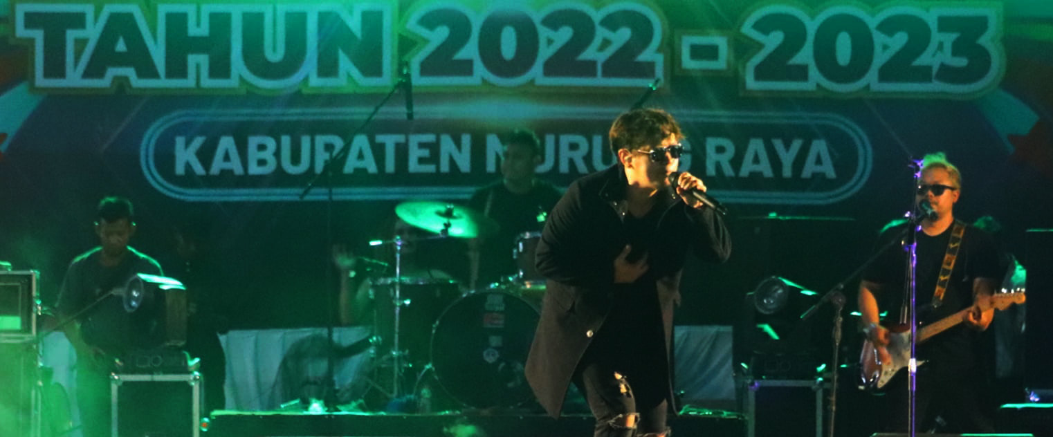 Pesta Kembang Api Serta Penampilan Vagetoz Warnai Suasana Puncak Malam Tahun Baru 2023 Di Murung Raya