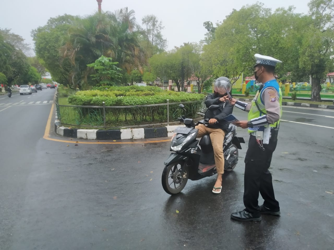 Satlantas Polresta Palangka Raya Sosialisasikan Tertib Berlalu Lintas bagi Para Pengendara