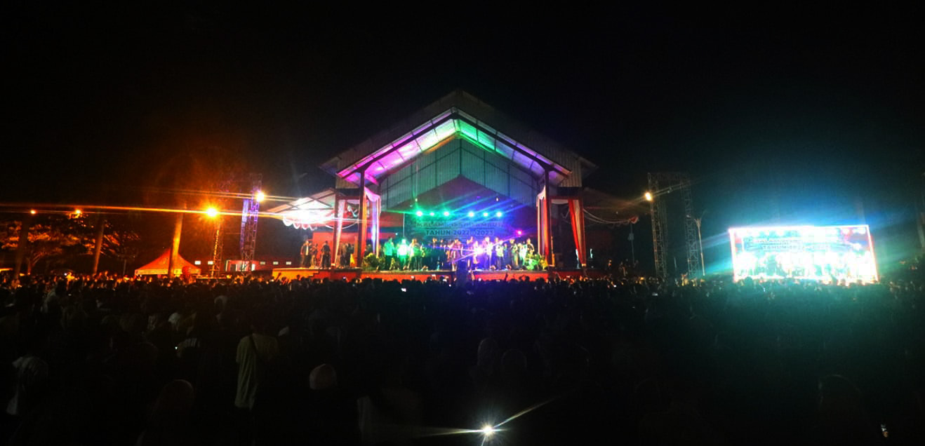 Pesta Kembang Api Serta Penampilan Vagetoz Warnai Suasana Puncak Malam Tahun Baru 2023 Di Murung Raya