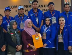 Umi Serahkan Berkas Kadernya