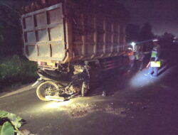 Tabrak Truk Sawit, Pemotor Tewas di Tempat Tabrak Truk Sawit, Pemotor Tewas di Tempat