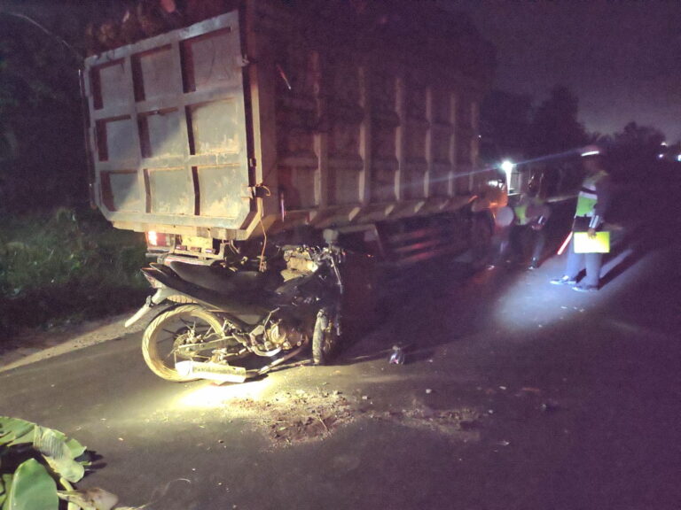 Tabrak Truk Sawit, Pemotor Tewas di Tempat