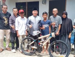 Bupati Beri Bantuan Untuk Anak Putus Sekolah