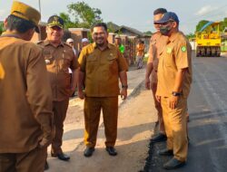 Bupati Tinjau Peningkatan Jalan di Kota Besi