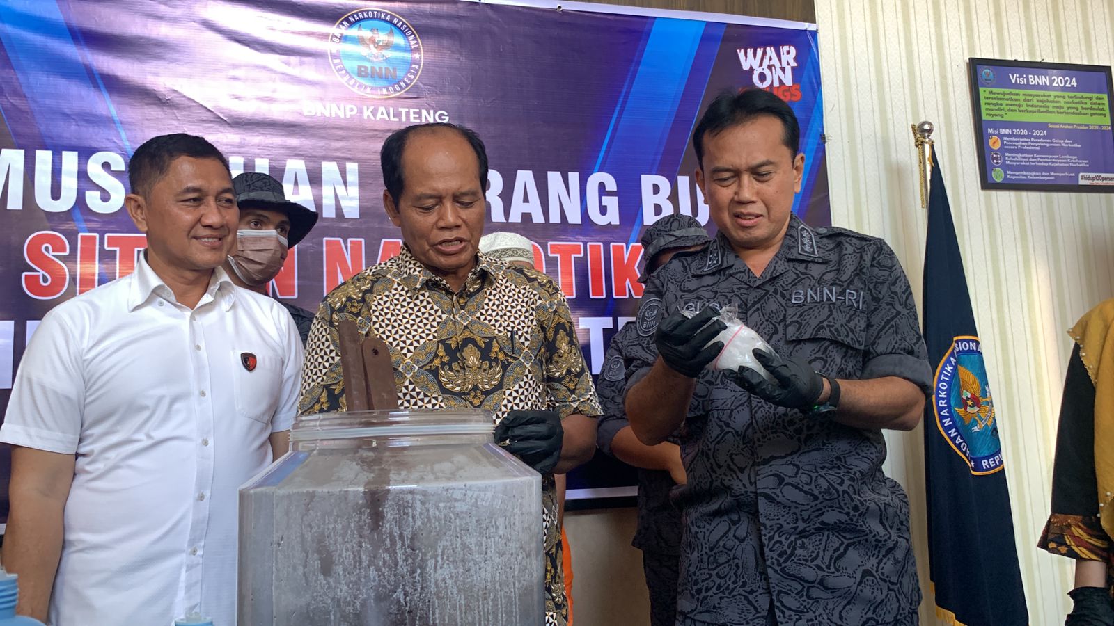 BNNP Kalteng Musnahkan 97 Gram Sabu Asal Jatim