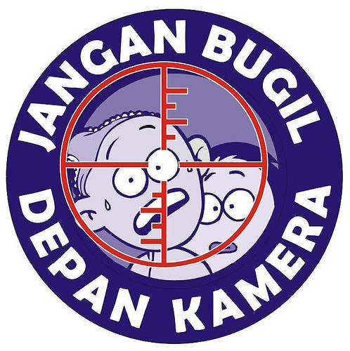 Stop Tanpa Busana Depan Kamera
