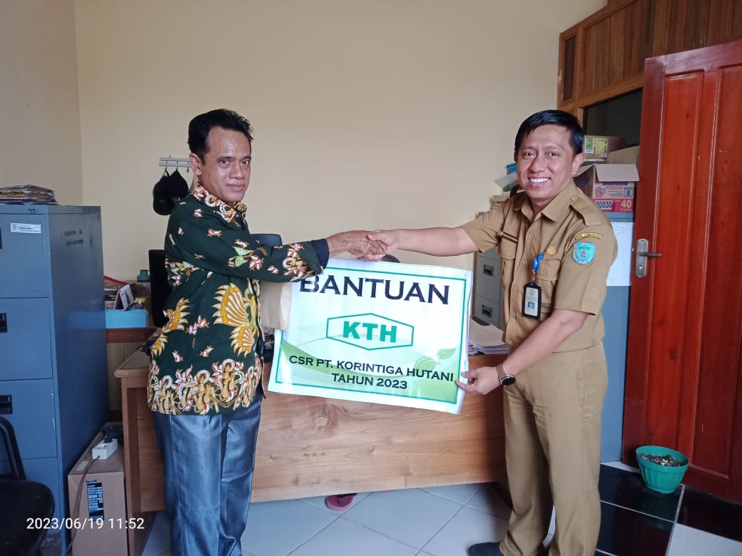 Peduli Sektor Pendidikan, PT. KTH Serahkan Bantuan Beasiswa untuk Mahasiswa Lamandau