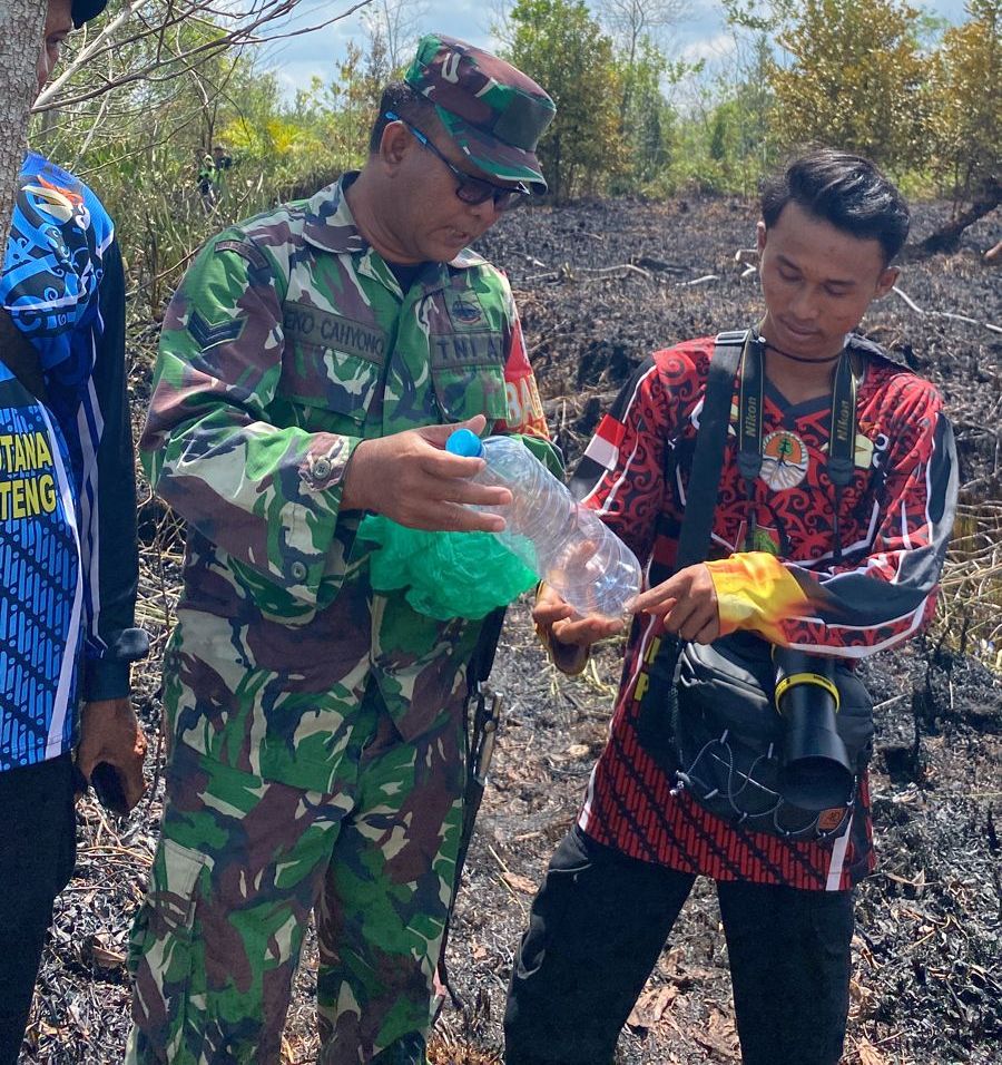 Padamkan Karhutla, Tim Gabungan Temukan Botol Bekas BBM