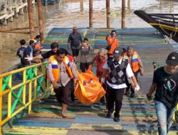 Mayat Pria Bertato Mengapung di Sungai Kahayan Mayat Pria Bertato Mengapung di Sungai Kahayan