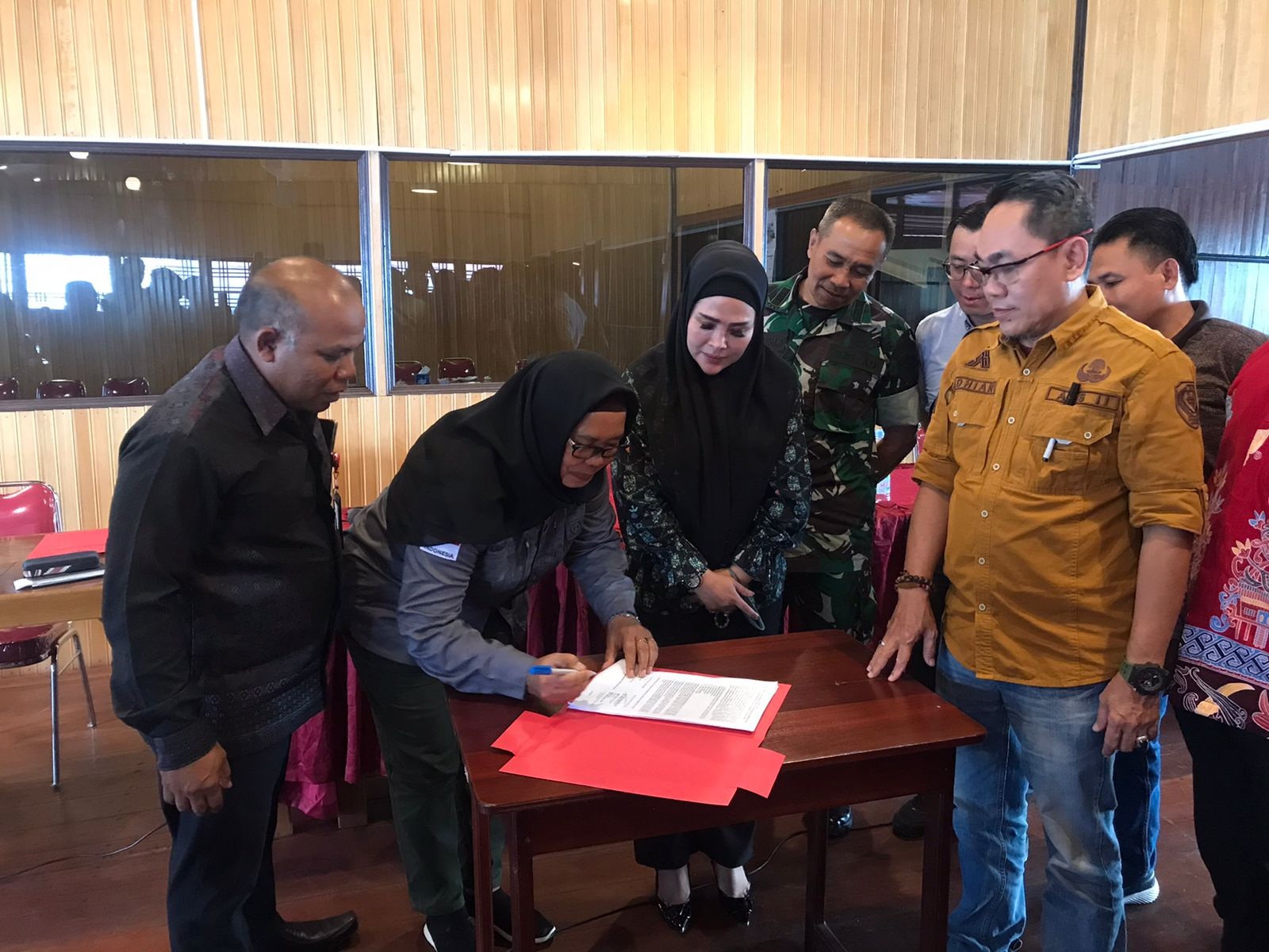 Wabup Seruyan Pimpinan Rapat Masyarakat Vs PT BJAP