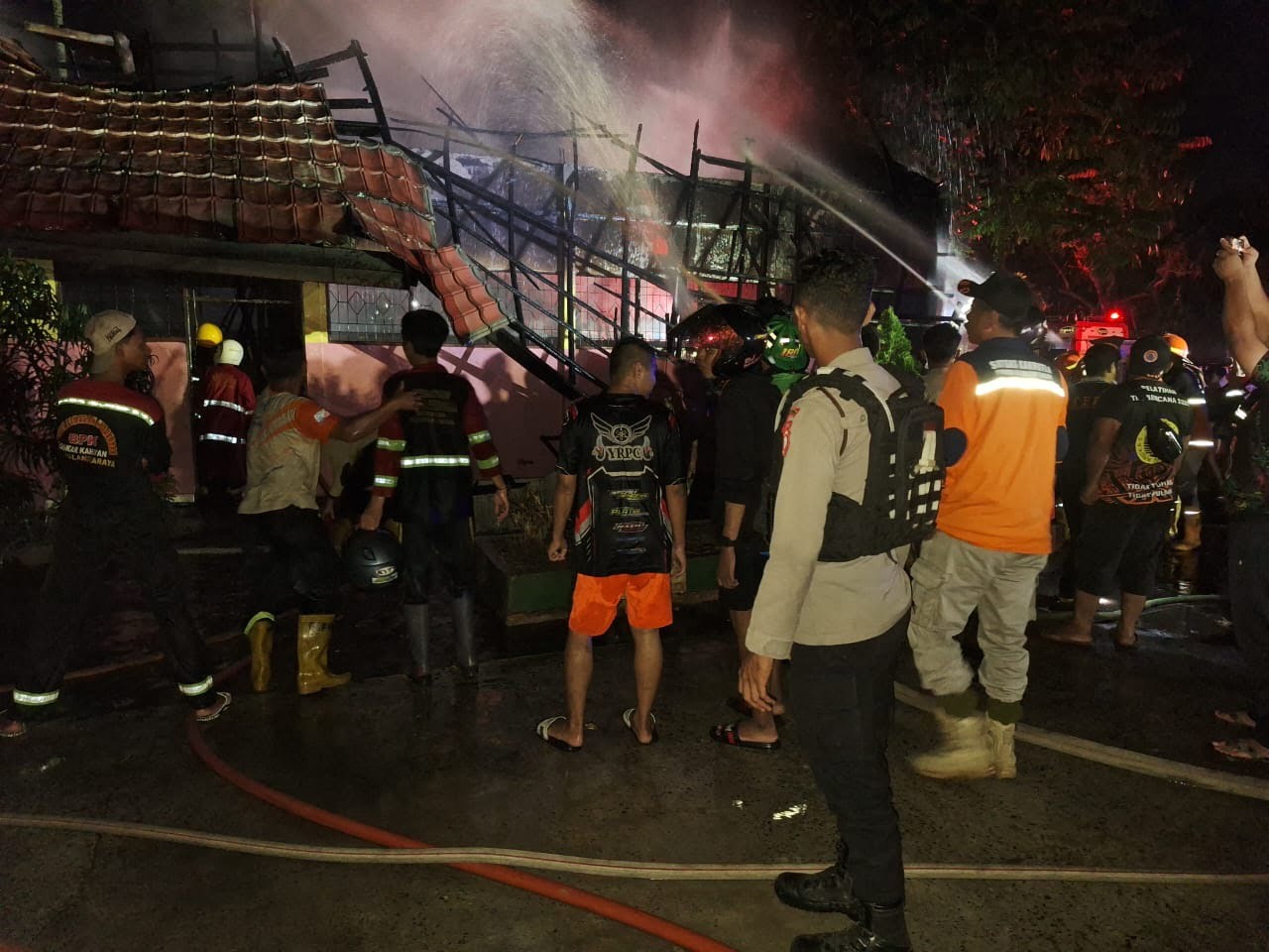 1 Malam 2 SDN Terbakar