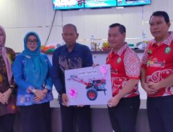 Petani Kotim Terima Bantuan Alsintan Prapanen