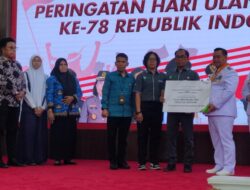 HUT RI Ke-78, Bupati Kotim dan BPJamsostek Serahkan Penghargaan dan Santunan