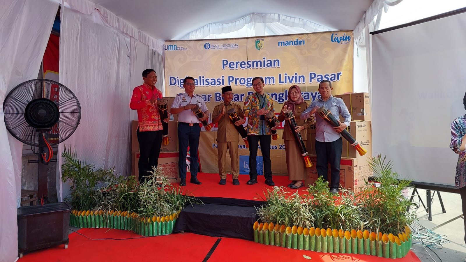 Bank Mandiri Luncurkan SIAP Qris dan Livin di Pasar Besar Palangka Raya