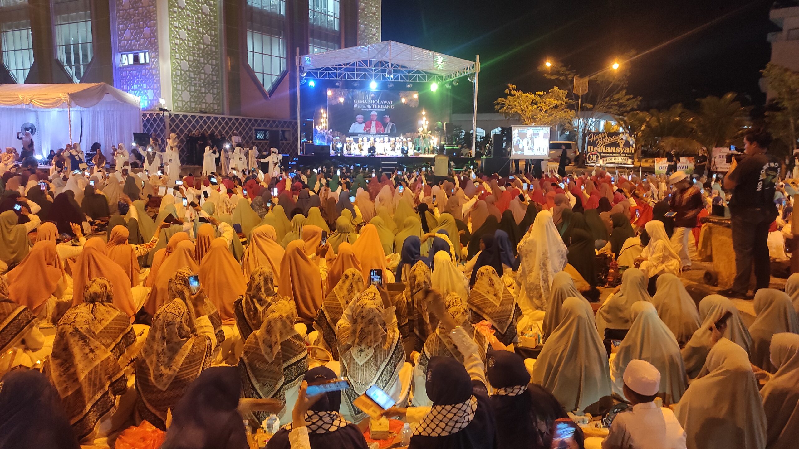 Ribuan Warga Hadiri Gema Sholawat 1.000 Terbang