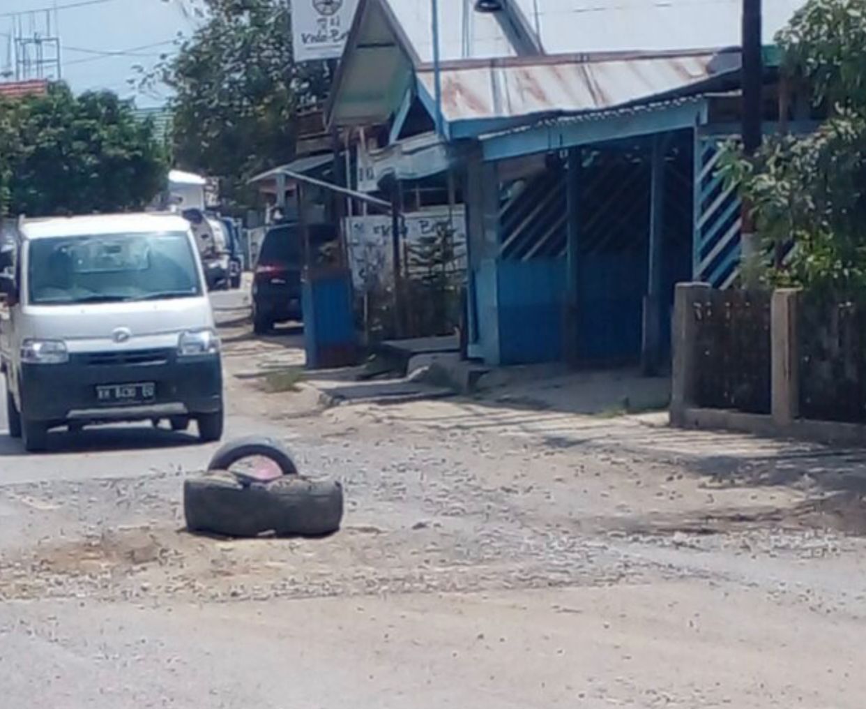 Warga Barut Keluhkan Jalan Nasional Rusak