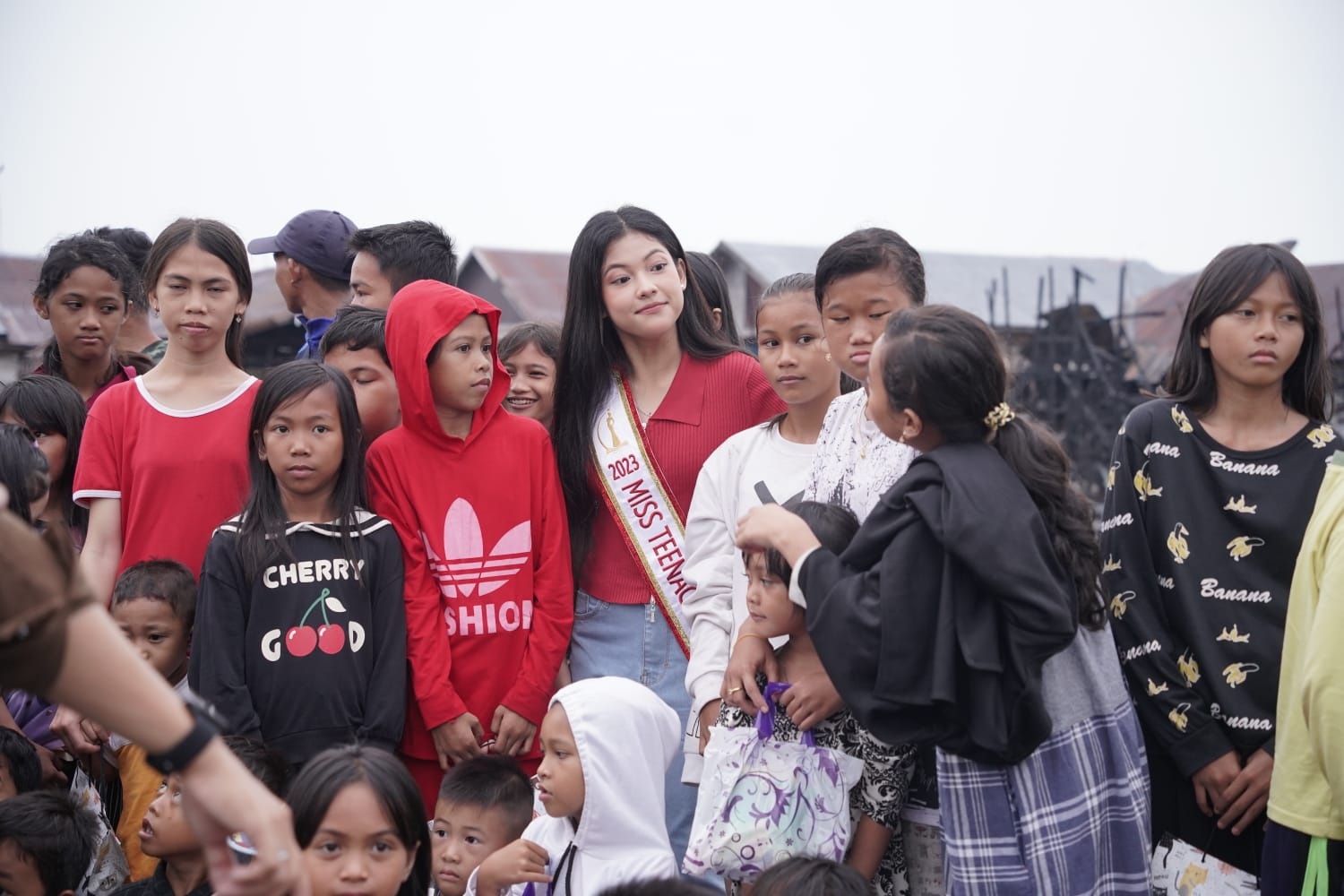 Miss Teenager Kalteng Talitha Bagikan Keceriaan untuk Korban Terdampak Kebakaran