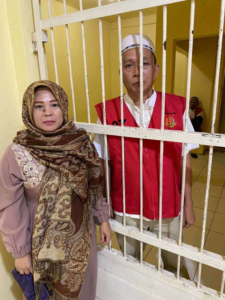 Hj Mahrita: Presiden dan Komnas HAM Mohon Bebaskan Suami Saya Hj Mahrita: Presiden dan Komnas HAM Mohon Bebaskan Suami Saya