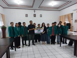 IMK Serahkan Beasiswa bagi 11 Mahasiswa UNKRIP
