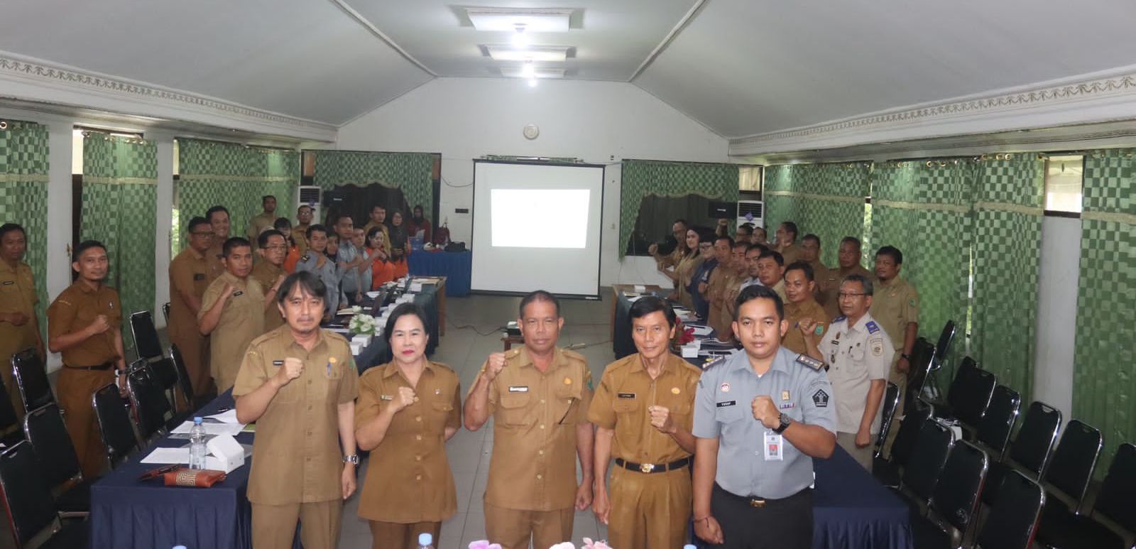 Asisten I Setda Pulpis Pimpin Konsultasi Publik Raperda Pemberian Insentif dan Kemudahan Investasi