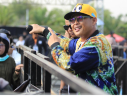 Deky Born Kembali Luncurkan Single Terbaru Deky Born Kembali Luncurkan Single Terbaru