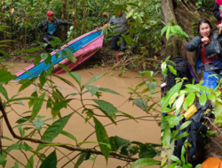 Berangkat Mengajar, Perahu Guru Karam di Sungai Berangkat Mengajar, Perahu Guru Karam di Sungai