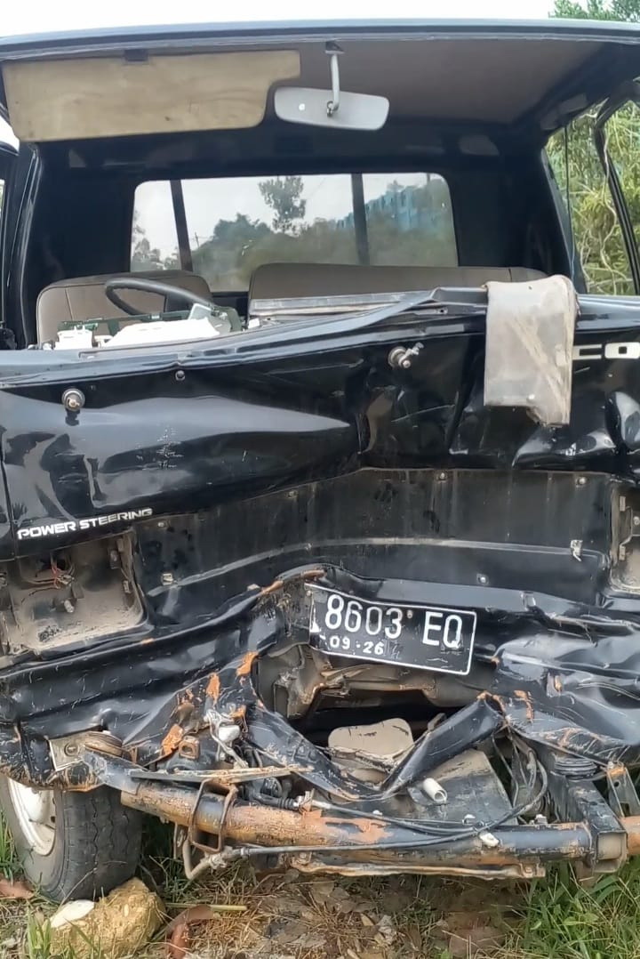 Pickup Ditabrak Truk Batu Bara, Warga Portal Jalan PT KTC