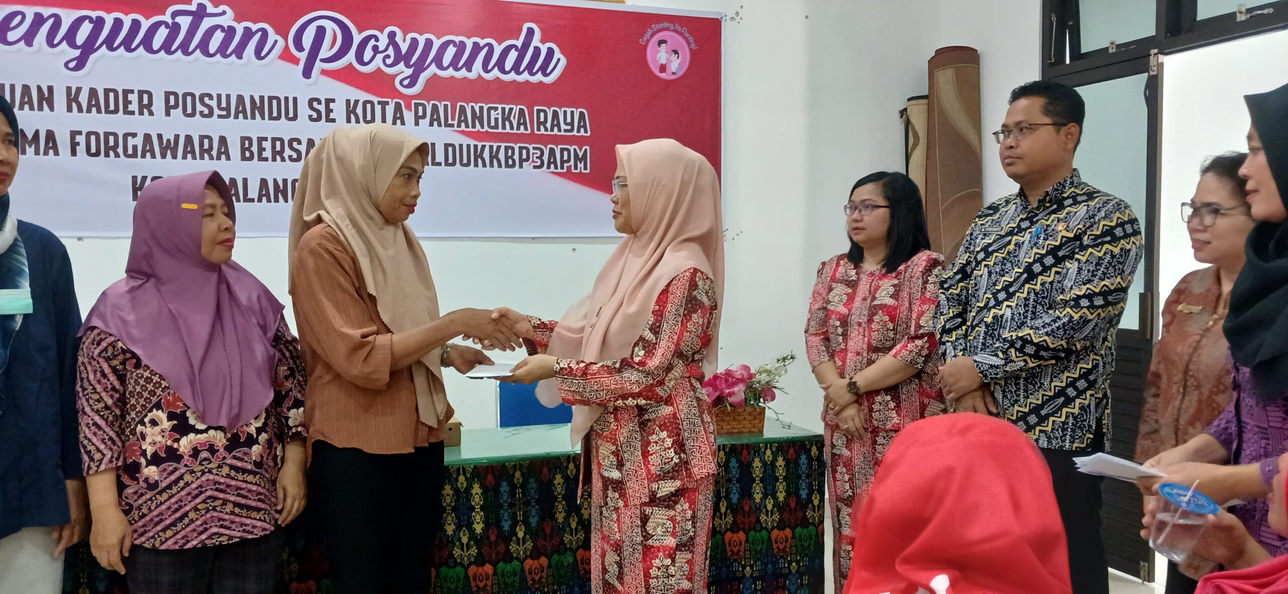 Forgawara Salurkan Bantuan Dana pada 152 Posyandu Se-Kota Palangka Raya 