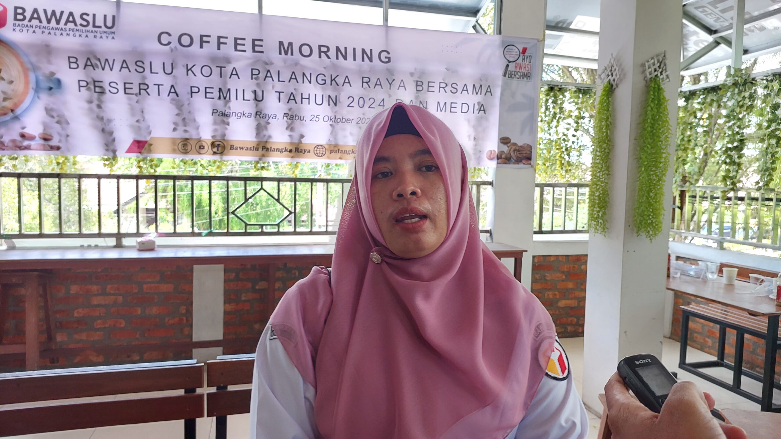 Selasa, Bawaslu Kota Tertibkan APK Modus APS