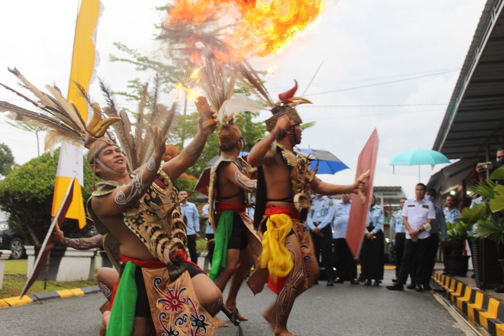 Bahasa Paku Bartim Diambang Kepunahan