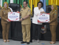 Pj Bupati Pulpis Terima Penghargaan Insentif Fiskal Rp9,6 M