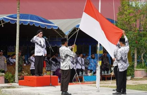 Pj Bupati Lilis Suriani Pimpin Apel HUT PGRI 