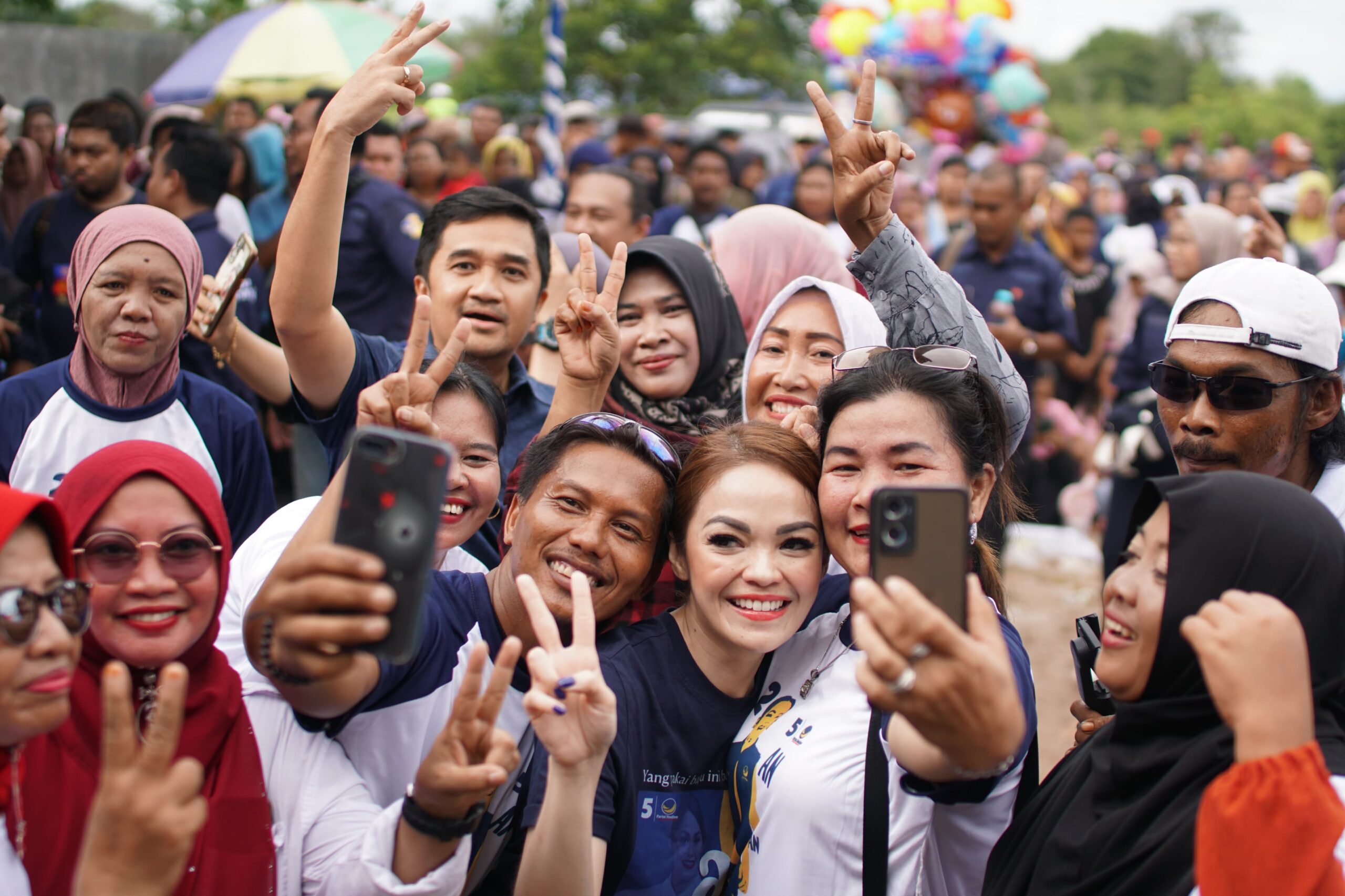 Andina dan Asdy Narang Sapa Warga Karanggan