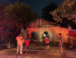 Rumah Kosong Nyaris Ludes Terbakar Rumah Kosong Nyaris Ludes Terbakar