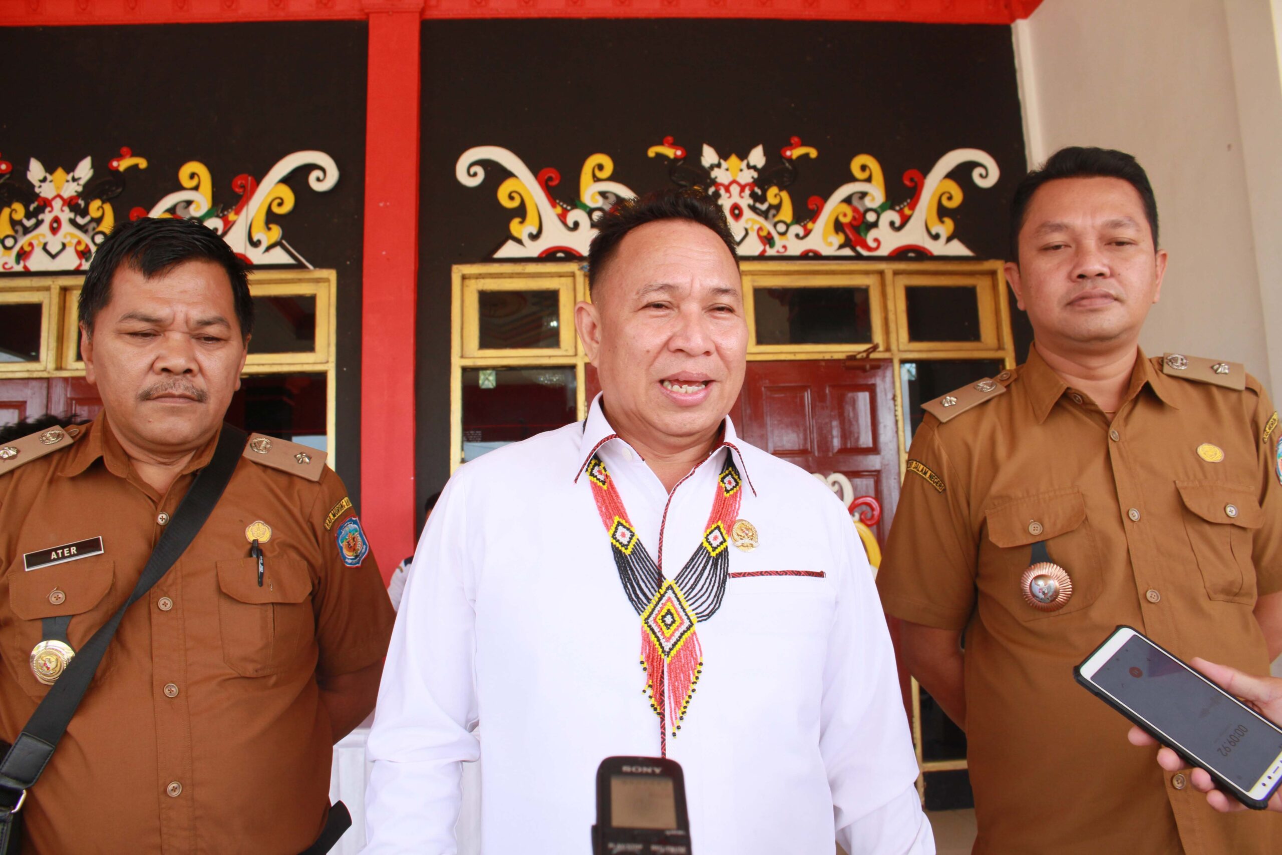Ketua DPRD Ajak Lestarikan Bahasa Dayak Siang