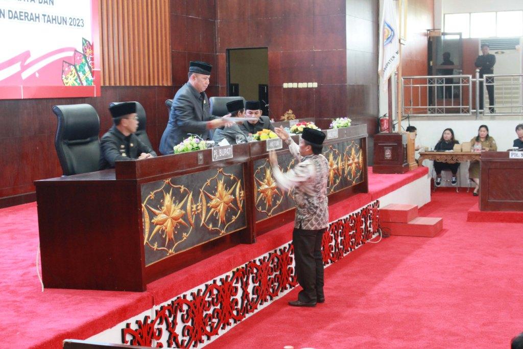 Dewan Serahkan 2 Ranperda Inisiatif Tahun 2023